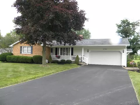 6765 Errick Rd, Wheatfield, NY 14120