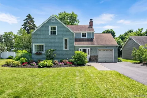 516 Meadowbrook Dr, Lewiston, NY 14092