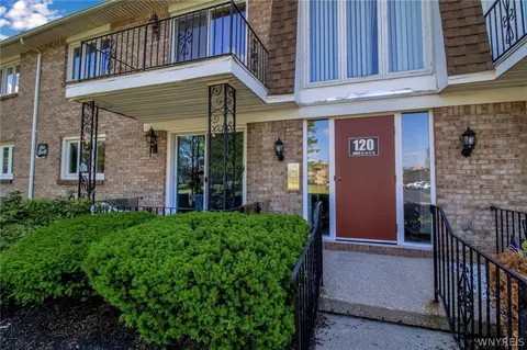 120 Old Lyme Dr #3, Amherst, NY 14221