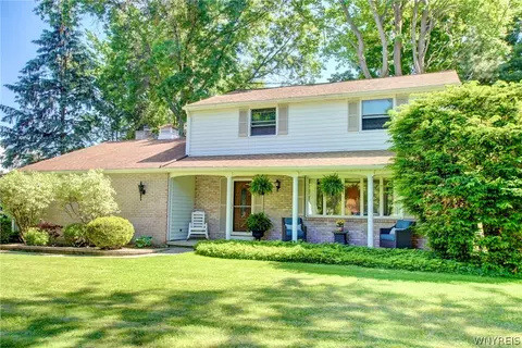 3641 Bonnie Ln, Hamburg, NY 14075