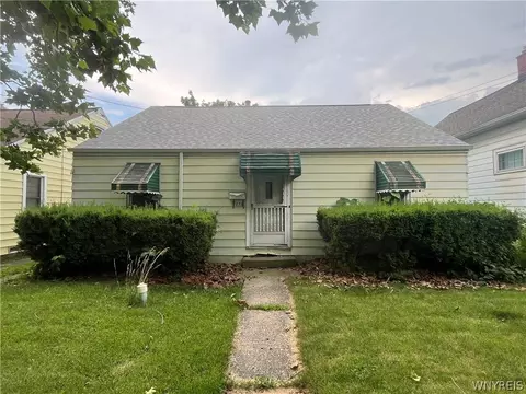 2711 Welch Ave, Niagara Falls, NY 14303