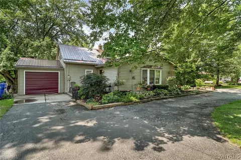 6114 Bear Ridge Rd, Pendleton, NY 14094