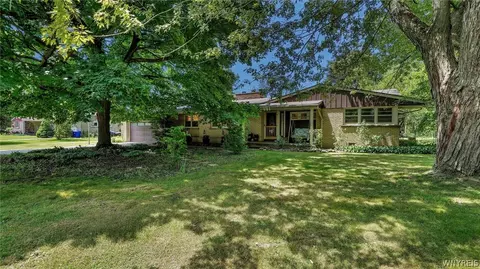 4914 Smiley Ter, Clarence, NY 14031