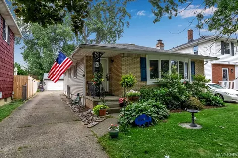 24 Luzerne Rd, Tonawanda, NY 14150