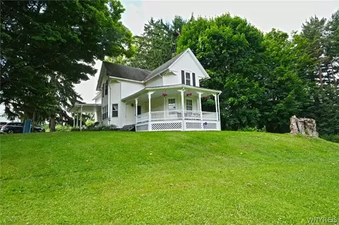 8739 Falls Rd, West Falls, NY 14170