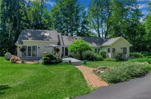 7261 Davis Rd, West Falls, NY 14170