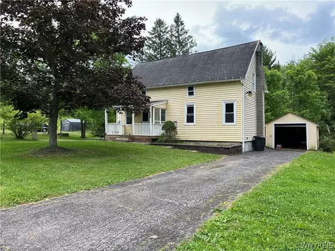 11689 Liberia Rd, East Aurora, NY 14052