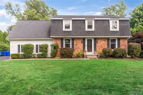 4631 Pine Mnr #E, Clarence, NY 14031