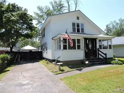 493 Peters Rd, Evans, NY 14006