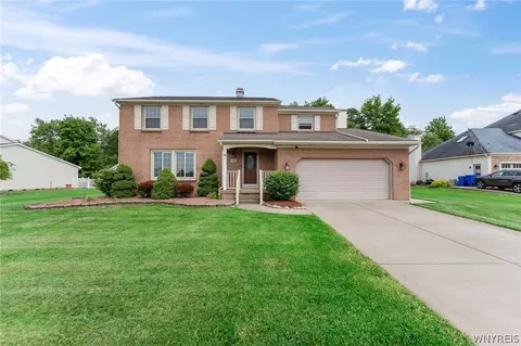 58 Meadowdale Ln, West Seneca, NY 14224