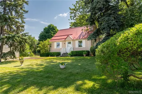 909 Beach Rd, Cheektowaga, NY 14225