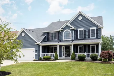 5 Darien Ct, Lancaster, NY 14086