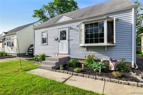 413 Homecrest Dr, Amherst, NY 14226