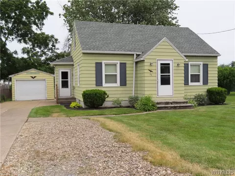 36 E Milnor Ave, Lackawanna, NY 14218