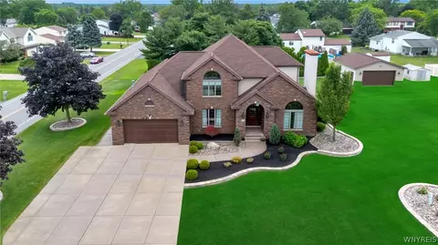 8215 Cherry Ln, Niagara, NY 14304