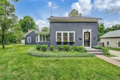94 N Ellicott St, Amherst, NY 14221