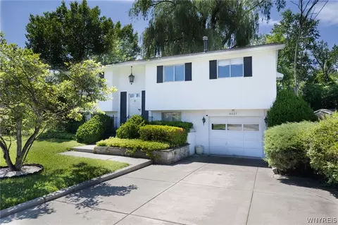 8037 3rd Ave, Niagara, NY 14304