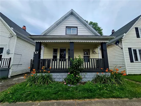 17 Clifford St, Buffalo, NY 14210