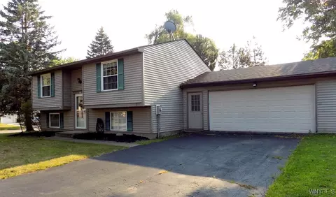 40 Woodgate Dr, Cheektowaga, NY 14227