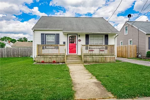 447 82nd St, Niagara Falls, NY 14304