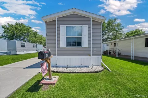 60 Lobue Ln, Cheektowaga, NY 14225