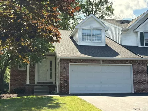 102 Berwick Ln, East Amherst, NY 14051