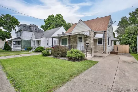 627 30th St, Niagara Falls, NY 14301