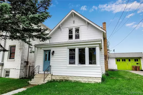 384 Pine Ridge Rd, Cheektowaga, NY 14225