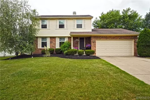 8 Tanglewood Dr, Lancaster, NY 14086