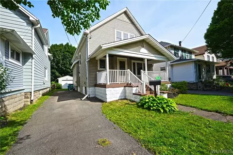 24 Robins St, Buffalo, NY 14220