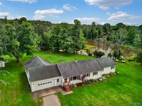 8554 Slayton Settlement Rd, Royalton, NY 14067