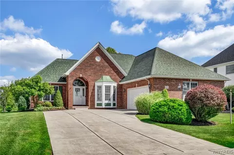 12 Sussex Ln, Lancaster, NY 14086