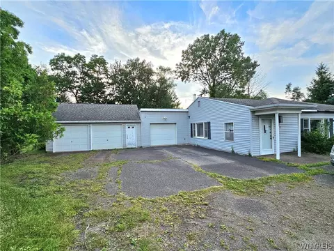 9834 Lake Shore Rd, Evans, NY 14006