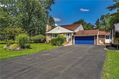 4699 Hedgewood Dr, Buffalo, NY 14221