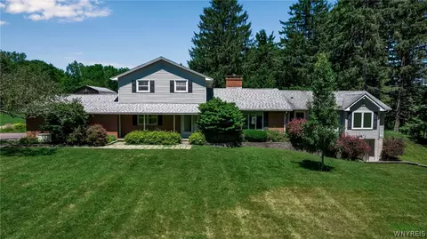 1922 Sweet Rd, Aurora, NY 14052