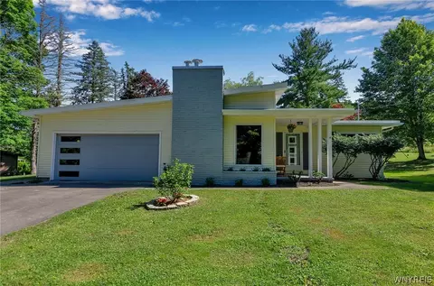 1651 Hubbard Rd, Aurora, NY 14052