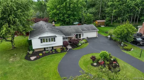 110 Bridle Ln, Elma, NY 14059