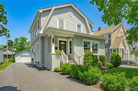 53 Regent St, Lockport, NY 14094