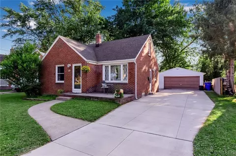 94 Creekward Dr, West Seneca, NY 14224