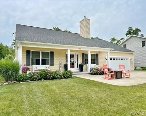 965 Michigan St, Hanover, NY 14081