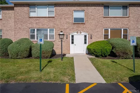 60 A Old Lyme Dr #1, Amherst, NY 14221