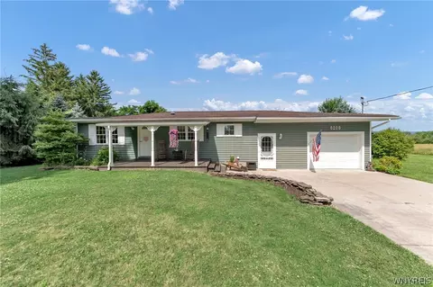 6208 Royalton Center Rd, Royalton, NY 14001