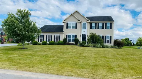 6169 Jenbrooke Ct, Farmington, NY 14425