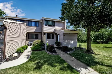 906 Winterset Ct, East Amherst, NY 14051