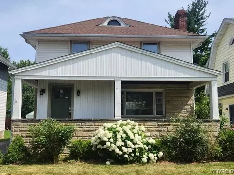 17 Regent St, Lockport, NY 14094