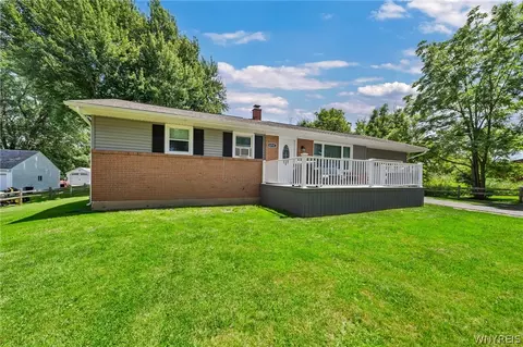 6715 Townline Rd, Pendleton, NY 14120 photo 2