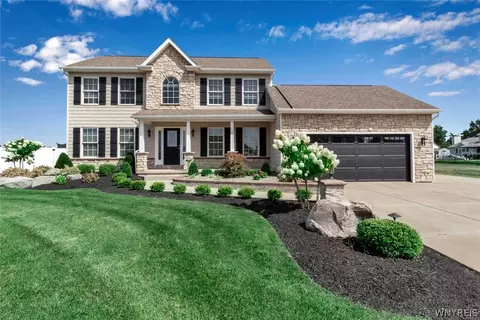 6229 Eagle Chase Dr, Wheatfield, NY 14132