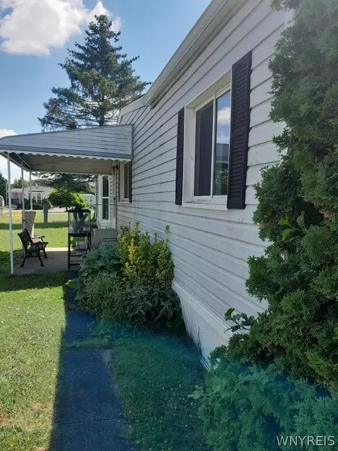 6035 S Transit Rd #63, Lockport, NY 14094