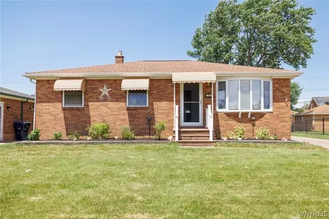 72 Della Dr, Lackawanna, NY 14218
