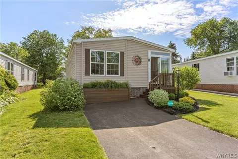 5455 Southwestern Blvd #5, Hamburg, NY 14075